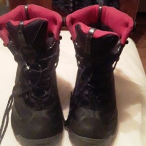 Mens size 9 Colombia Waterproof boots.